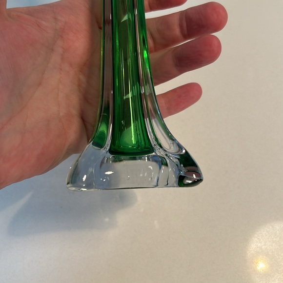 Vintage glass bud vase. - Picture 4 of 5